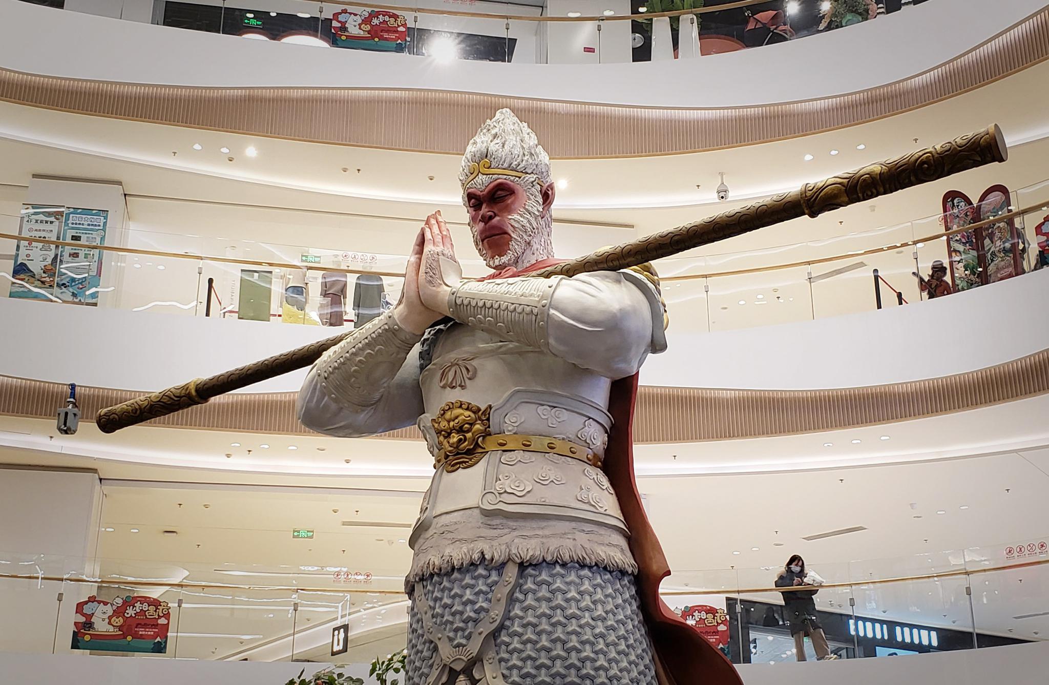 7米高的美猴王雕塑入驻商场,改名"勿空",提醒顾客勿空手回家