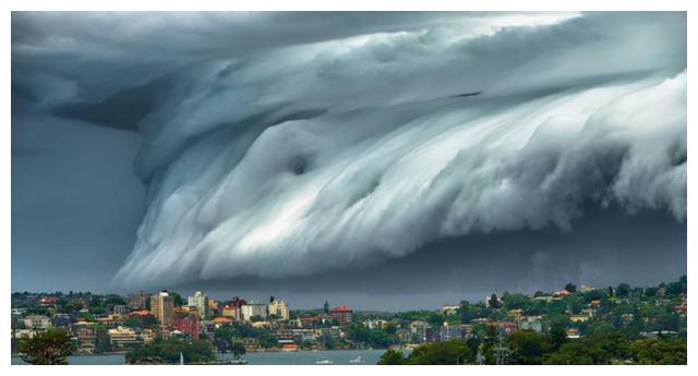 引发1000多次地震！西班牙火山时隔50年后再次喷发，它要苏醒了？休闲区蓝鸢梦想 - Www.slyday.coM