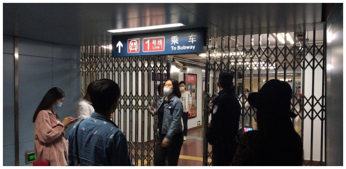 北京地铁1号线王府井站受设备影响部分列车晚点,已处置完毕