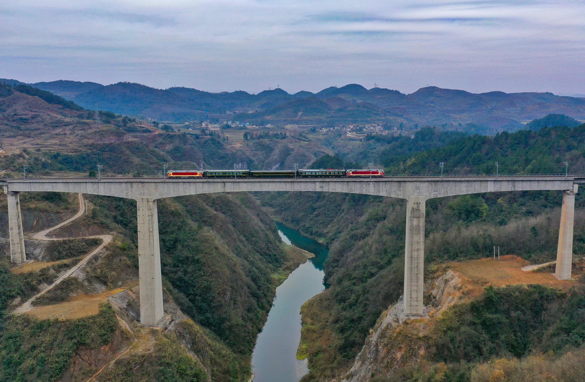 瓮马铁路顺利通过动态检测验收,系贵州省首条自建自营地方铁路