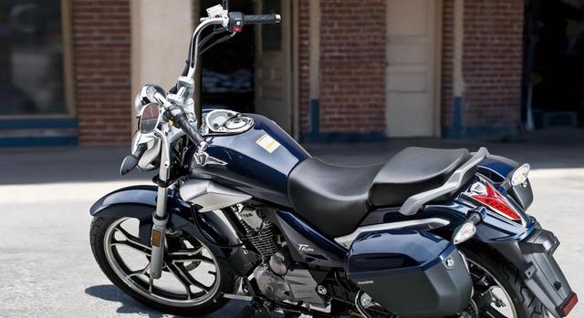 配置豪爵铃木tr150采用高强度十字摇篮框架,保证了稳定性.