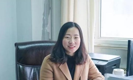 王虹,现任中国矿业大学化工学院教授,博士生导师.