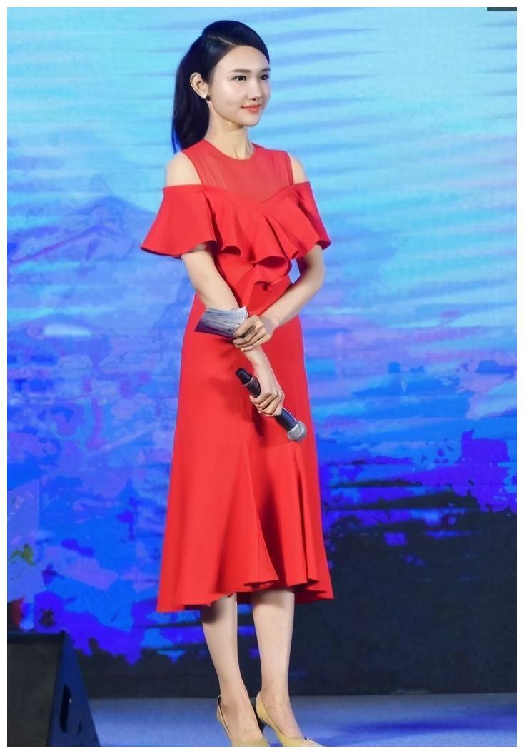 央视美女主持人龙洋离开黄金100秒之后如今怎样了