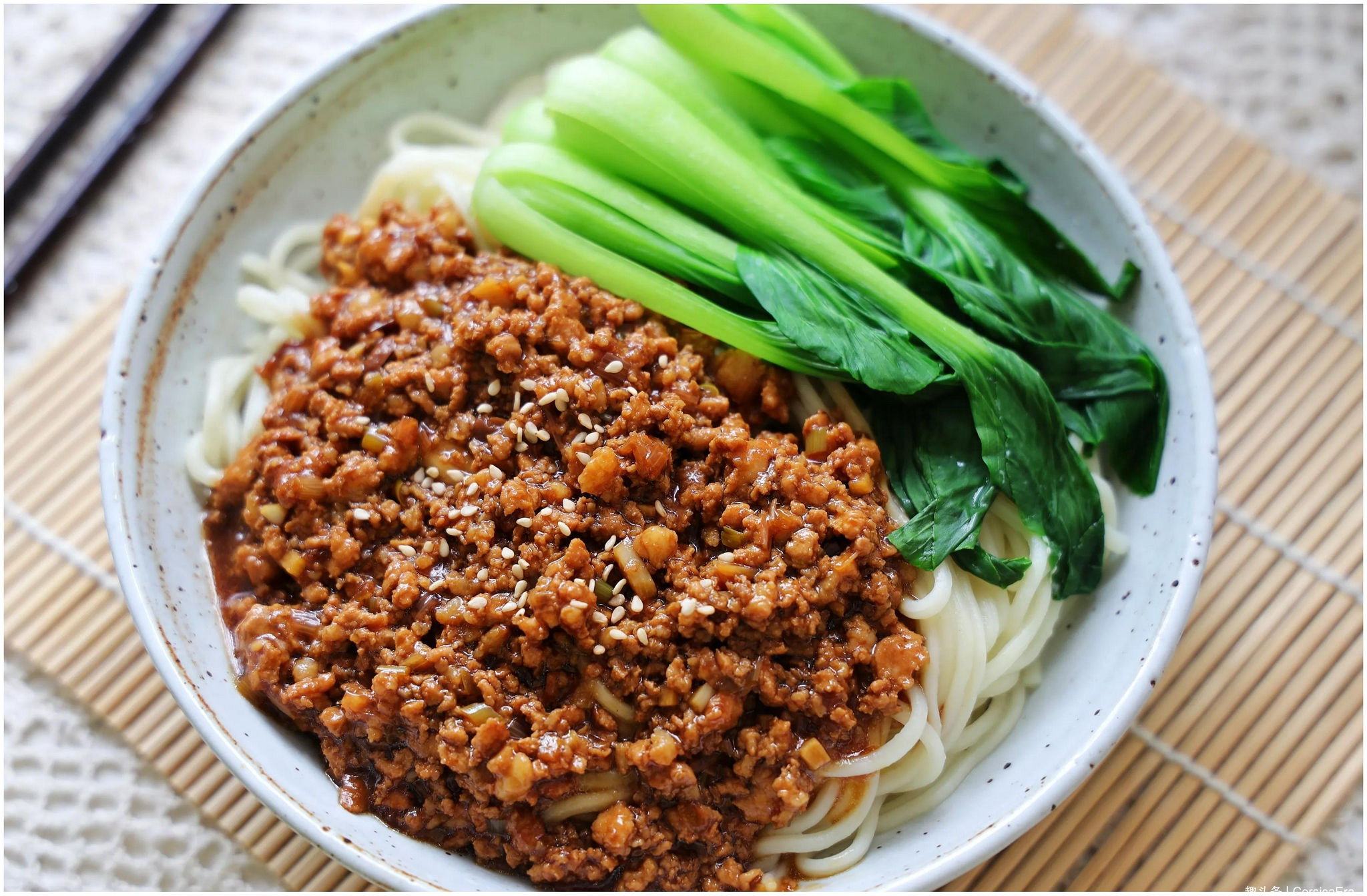 秋天的第一碗面一定是肉末酱汁面省时省力好吃更过瘾