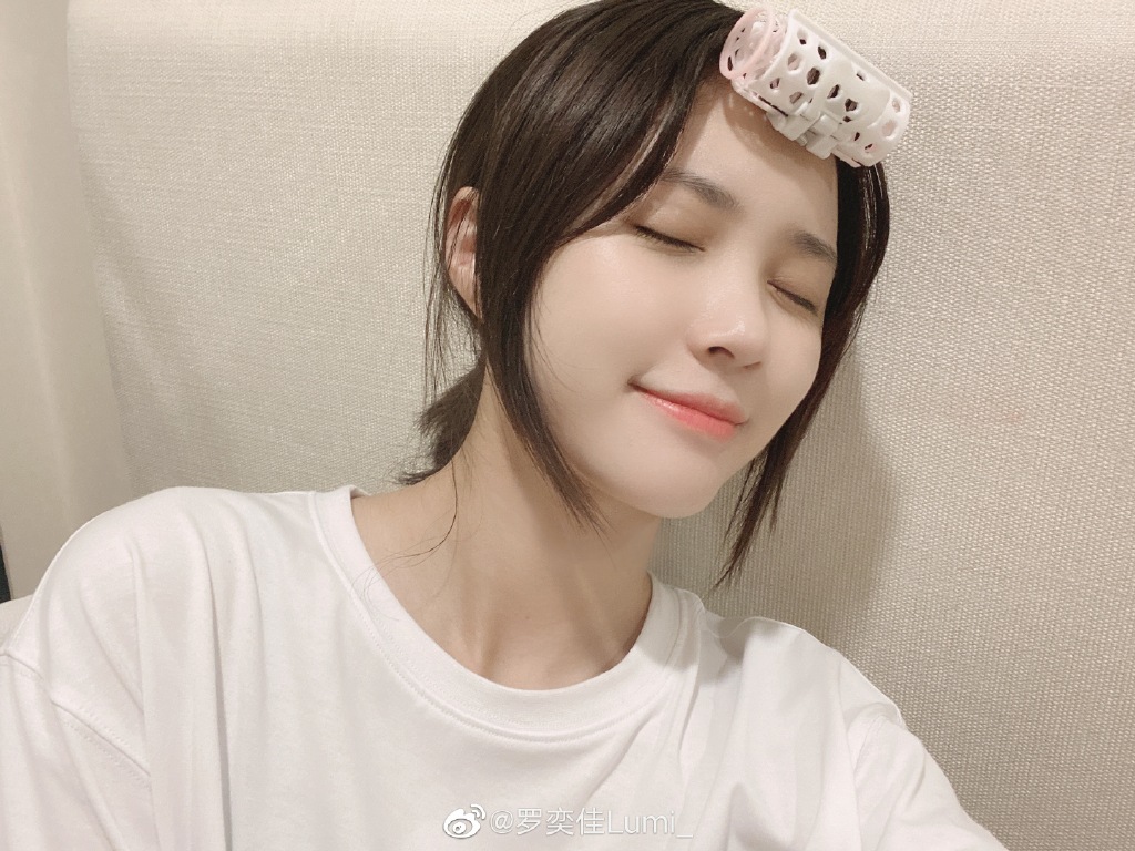 美女艺人罗奕佳迷人可爱写真美照很好看的_高清图集_新浪网