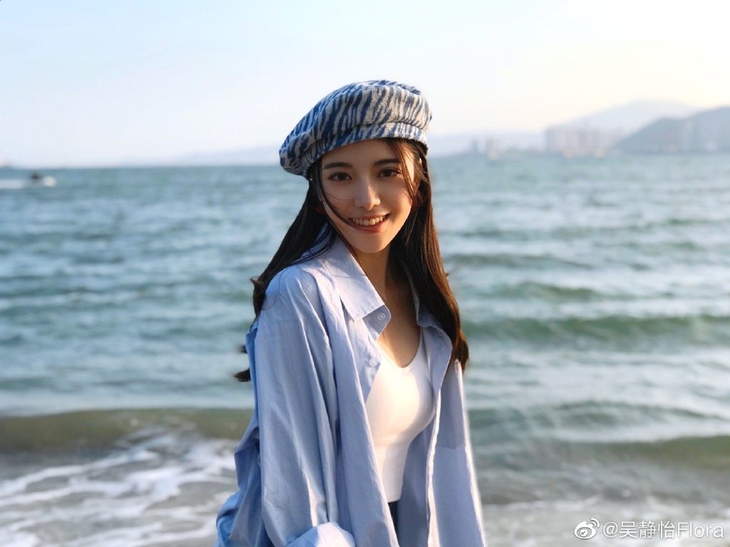 美女演员吴静怡海边写真美照欣赏好看