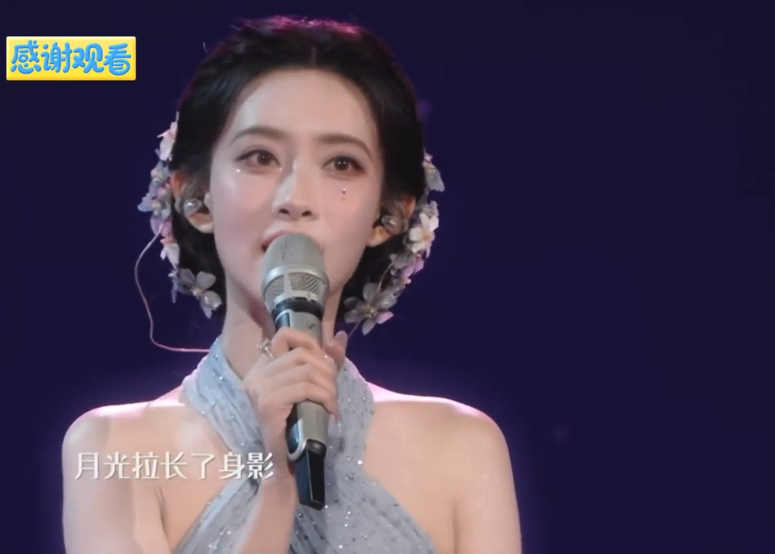 孟子义唱《樱花草》这首歌直接给我唱出了，我的青春回忆啊