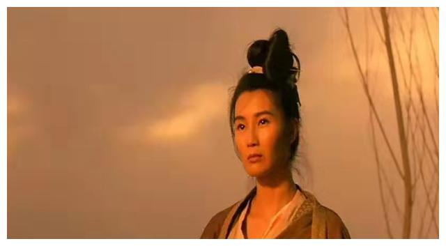 什么肉时,金镶玉毫不避讳地说自己卖的是十香肉,跟孙二娘的包子铺一个