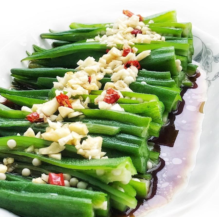 白灼秋葵营养鲜嫩又开胃做法超简单的家常菜5分钟就能做好