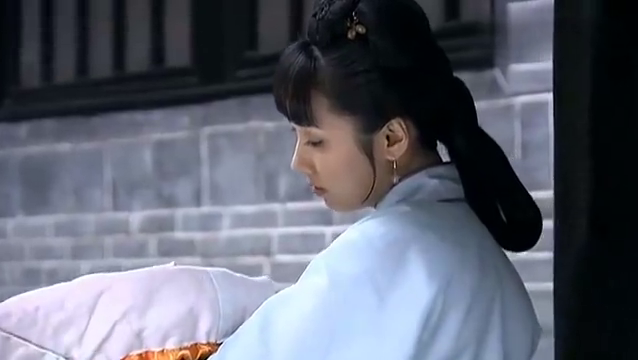 菩提树下:镜心抱着孩子,厚朴在旁傻傻看着,俩人重归于好
