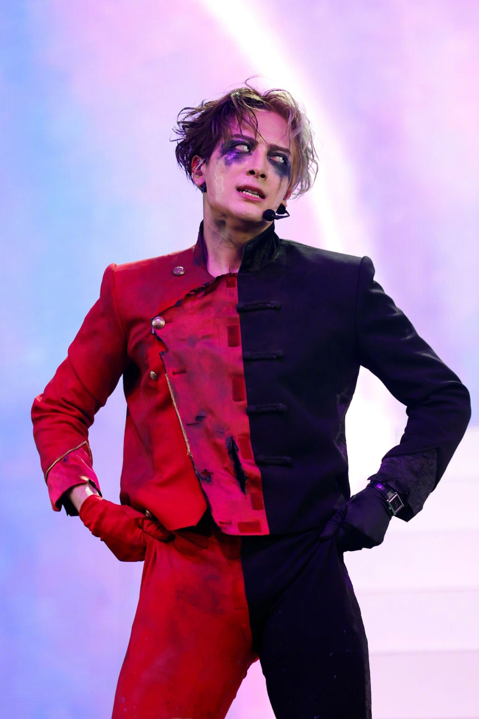 王嘉尔科切拉音乐节舞台造型太炸裂了__财经头条