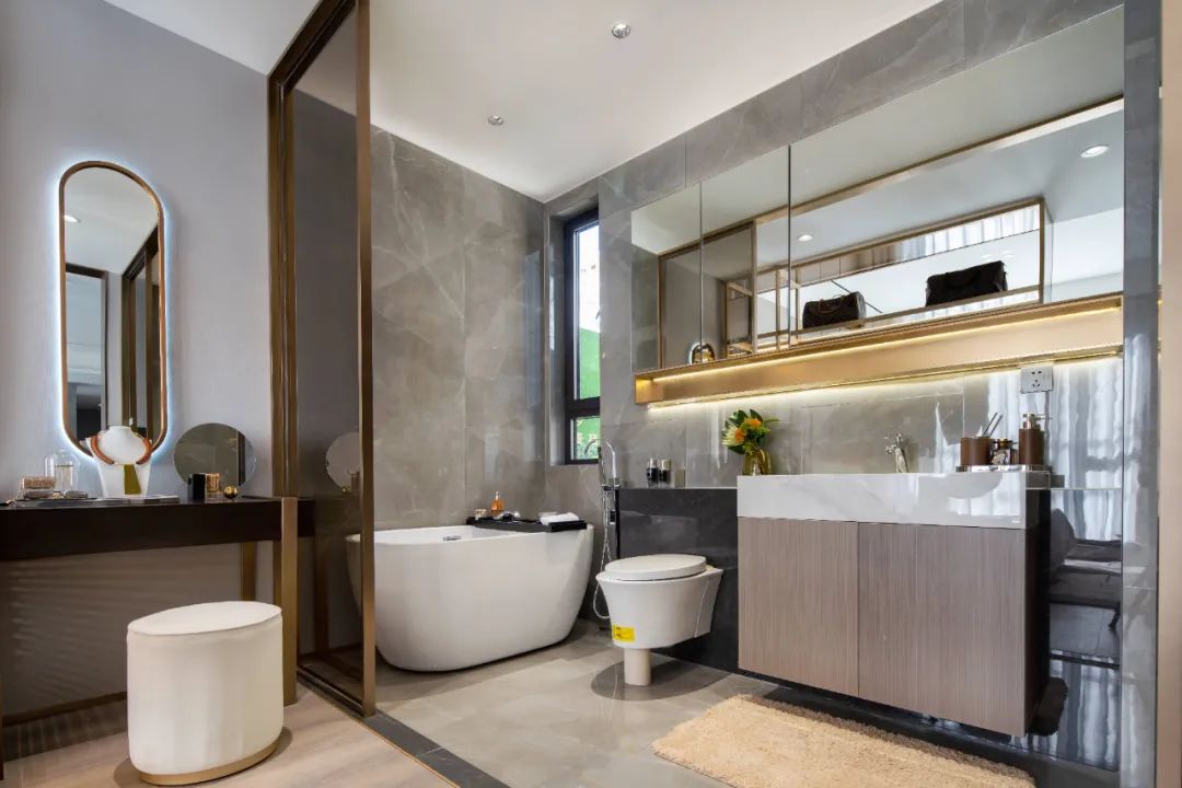 大户型的品质生活简单中透露着清淡的奢华高贵