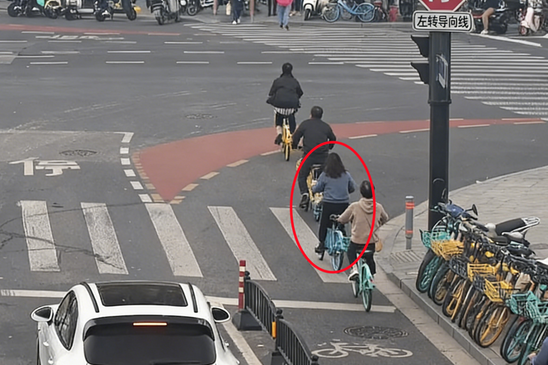 “公司机密”遗落共享单车，民警两小时“火线”找回