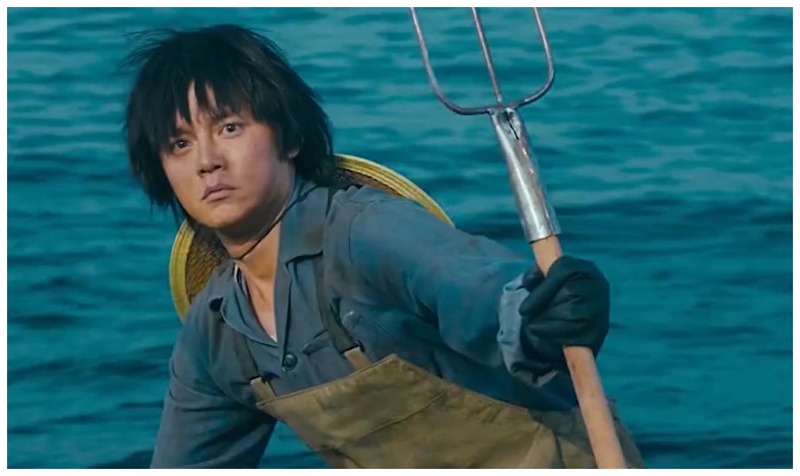 在《夏洛特烦恼》里尹正饰演的袁华是惊鸿一瞥,既有自己的私心又有