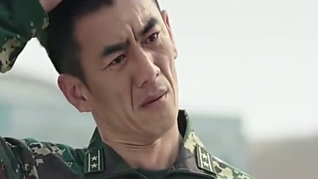 飞狼在部队生活,再次见到父亲时下跪道歉,父亲更是感激涕零啊