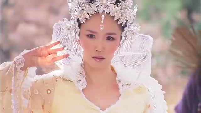 活佛济公:雪柔练成天蚕变,打开了魔君的天蚕结界,天山安全了!