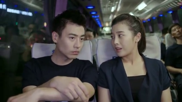 想出破案思路,警花佩服了 为您推荐: 警察锅哥:歹徒被药迷晕,被简凡逮