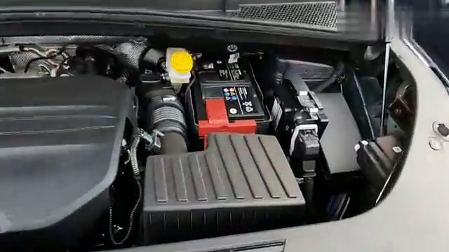 荣威imax8发动机舱实拍,2.0t和爱信8at很有诚意,钥匙个性十足