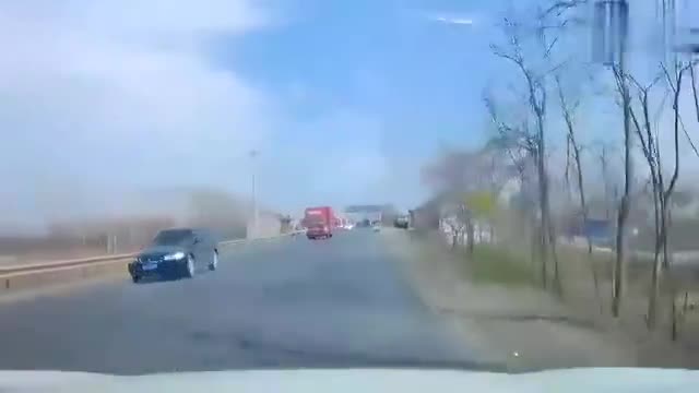 视频：行驶中“梦游”走神，与三菱翼神