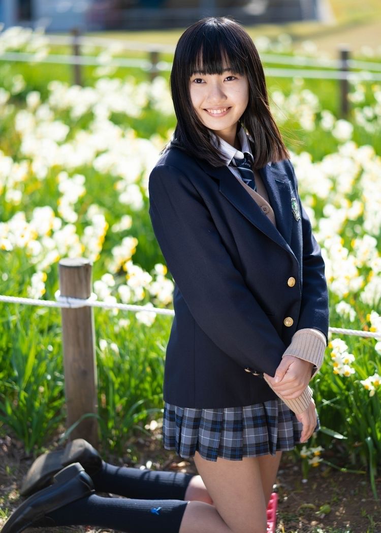 真实日本女高中生高清写真,穿校服的样子真漂亮