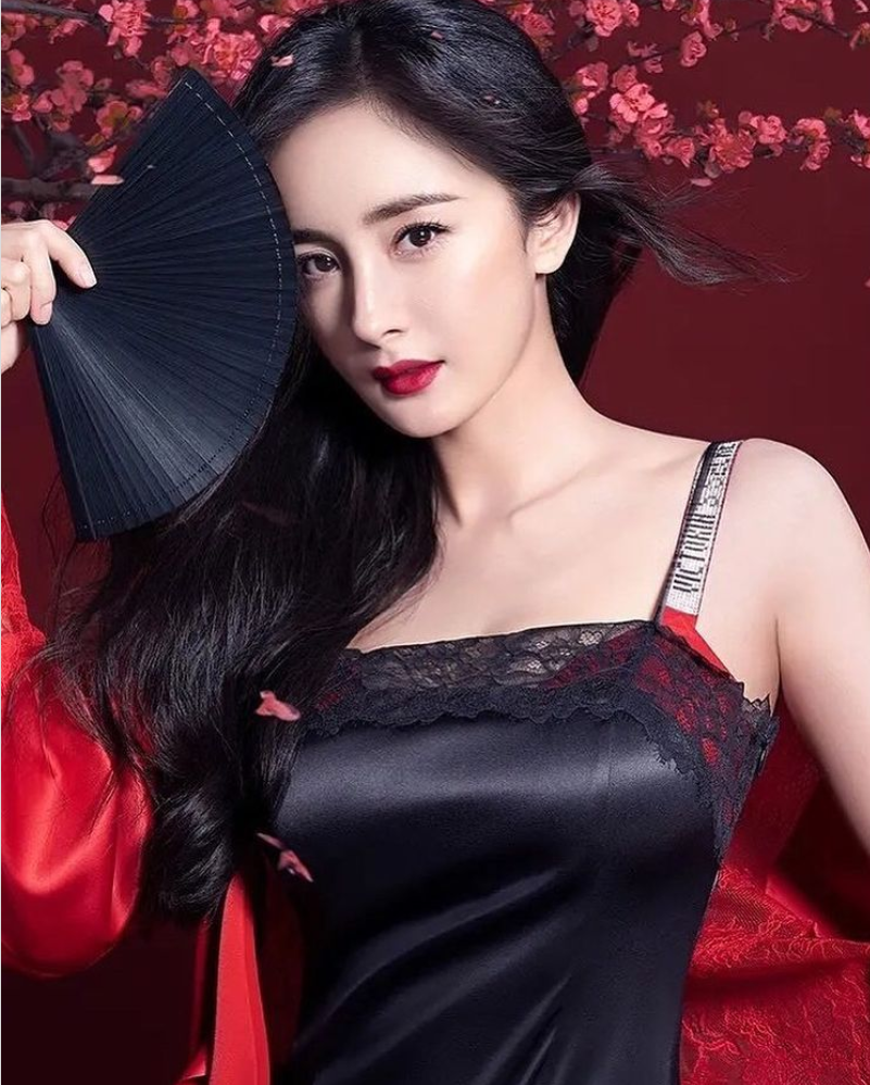 知名女星杨幂新造型超辣蕾丝解放丰满好身材令粉丝们暴动