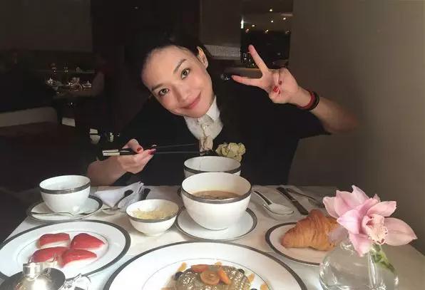 明星吃一口面包嚼32下?快看别人为了瘦脸怎么努力的!