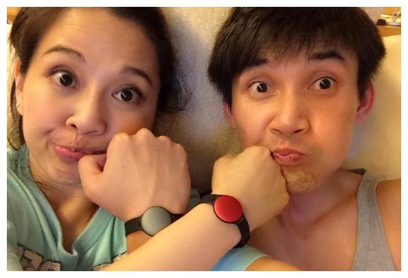 丈夫比她大8岁,结婚后还被丈夫宠成小宝贝,今越过越有夫妻相!