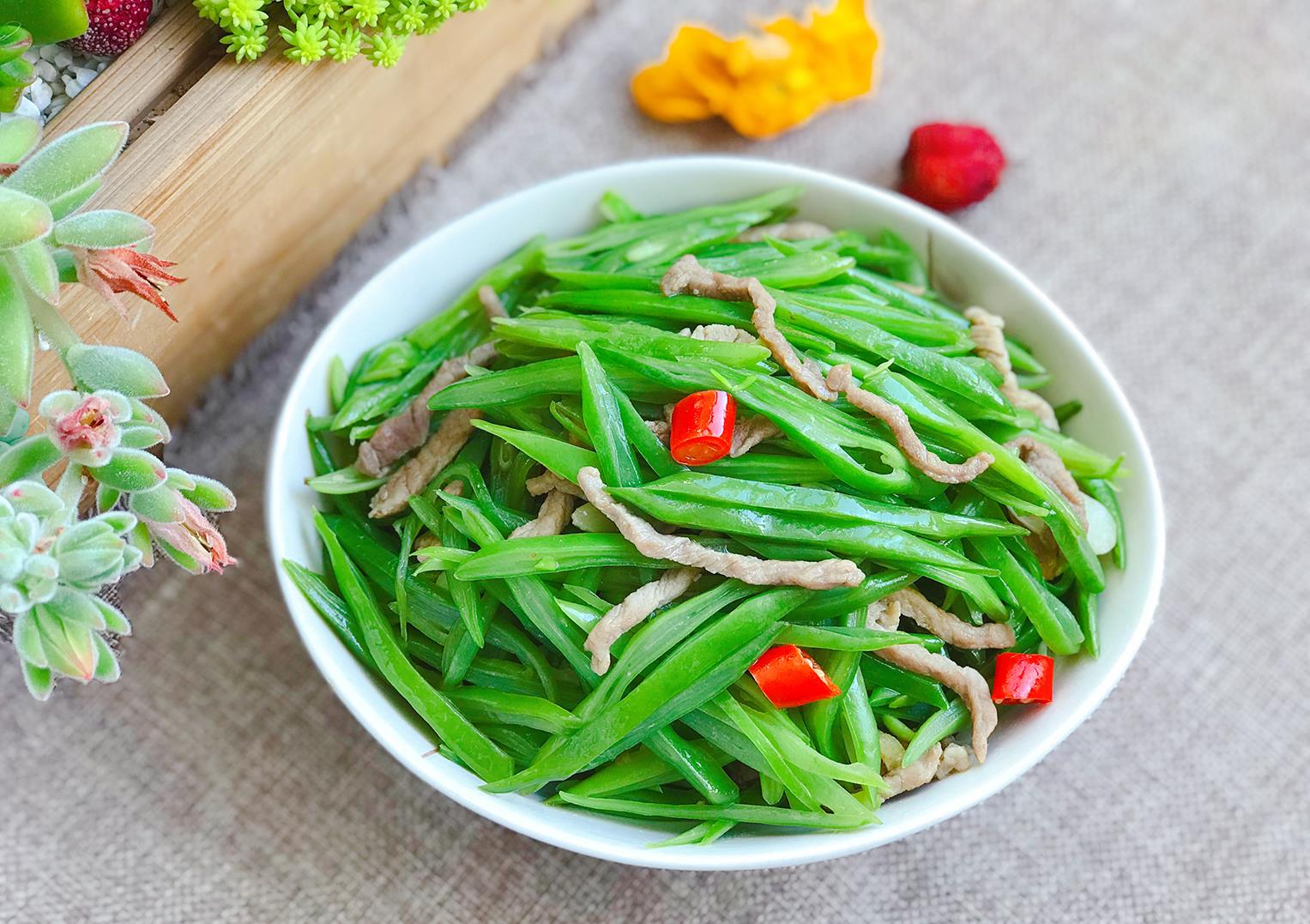 简单易学又美味的扁豆炒肉丝,牢记这1步,扁豆颜色碧绿不会变黑_高清