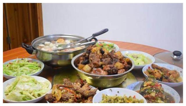 第一次带女友回家，妈妈做了一桌菜招待，饭后女友的做法让我感动休闲区蓝鸢梦想 - Www.slyday.coM