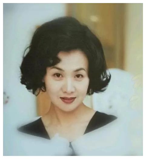 她刚拿到影后就被查出癌症,为生子拒绝化疗,成陈道明一生的痛休闲区蓝鸢梦想 - Www.slyday.coM 她刚拿到影后就被查出癌症,为生子拒绝化疗,成陈道明一生的痛休闲区蓝鸢梦想 - Www.slyday.coM