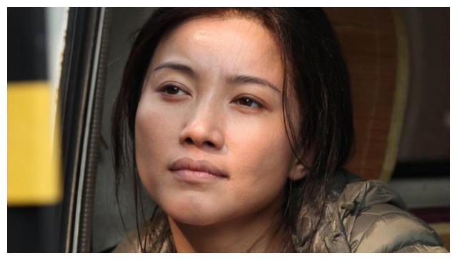 为了尽孝她息影8年之久,曾一部戏荣获8项大奖,如今48岁还没嫁人