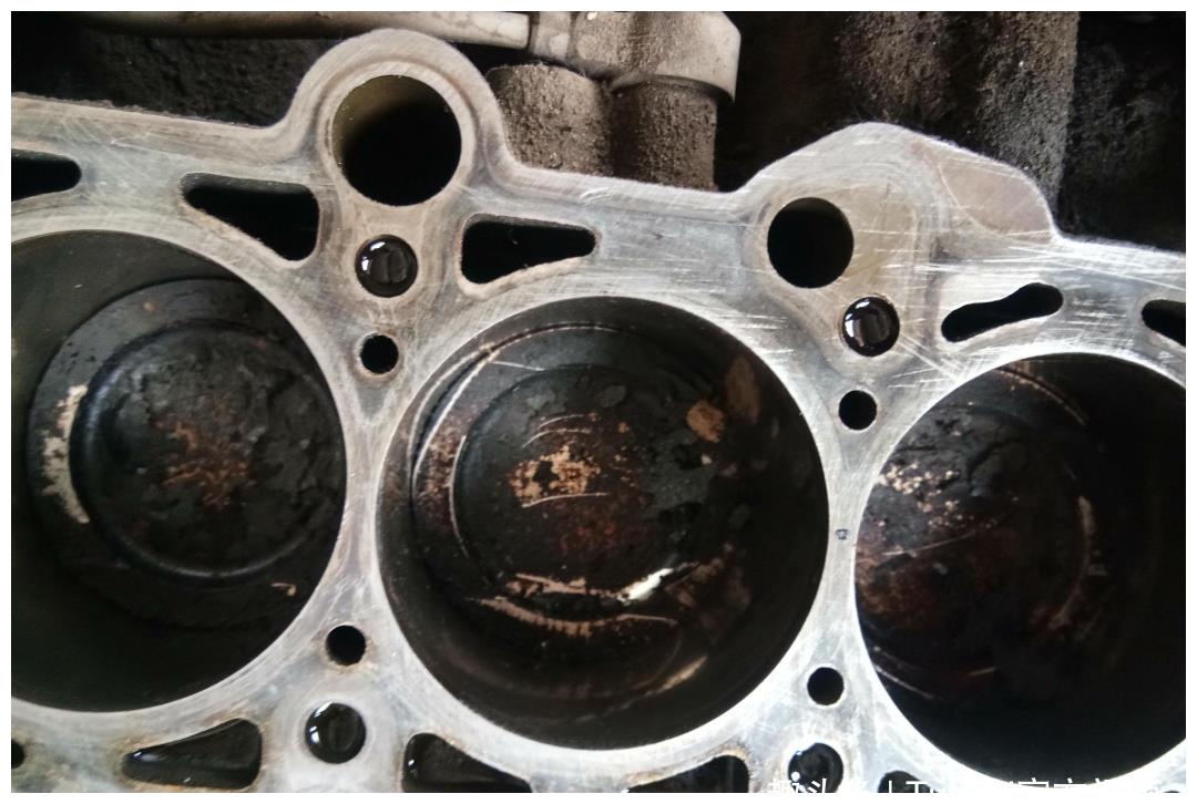 你想摆脱发动机积碳的烦恼吗?这几个小技巧帮你搞定!