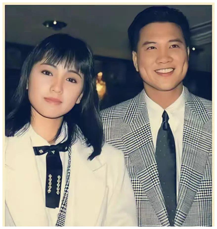 大哥万梓良霸气收徒!tvb知名男星磕头拜师,拿一捆钱砸头被质疑