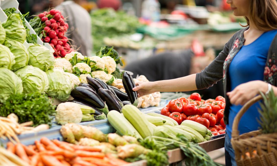 菜市场买菜,要尽量避开这些,菜贩子一看就知道:遇到同行了