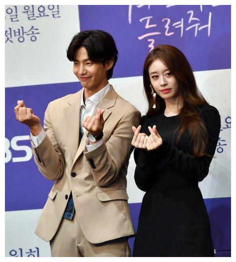 郑俊英在拘留所被要求唱歌 朴智妍宋再临双双否认恋情