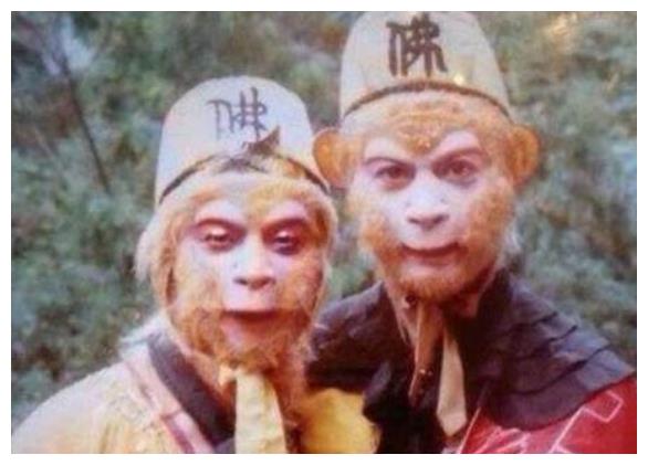 丁健,他是著名的京剧演员,擅长演猴戏,他塑造的孙悟空形象与六小龄童