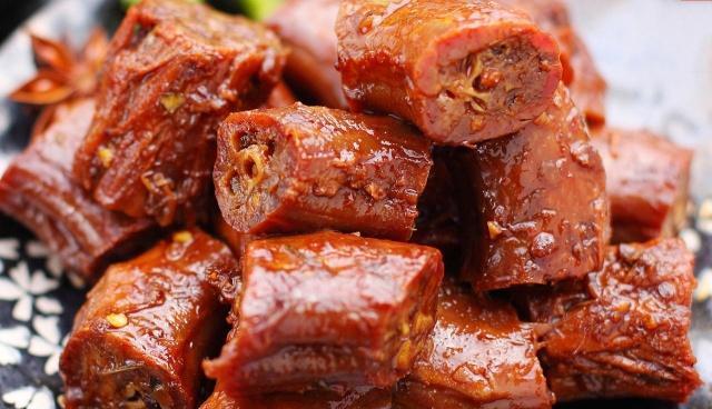 红润光亮的卤货如何卤制?大锅高汤怎样快速烧开无损伤?