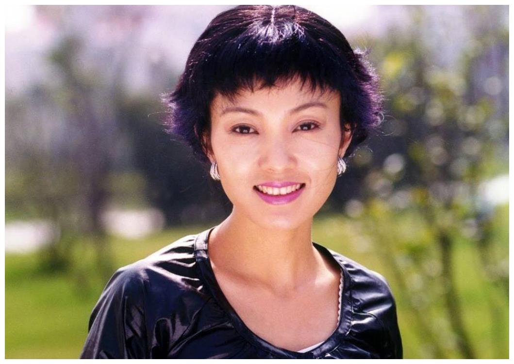 谢雨欣不仅是歌手还是演员,长相清纯靓丽的她,连续4次登上春晚,曾经