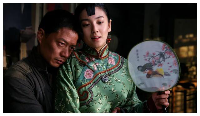 她饰演的田小娥,和黑娃,鹿子霖的情感戏,是本片的一大看点.
