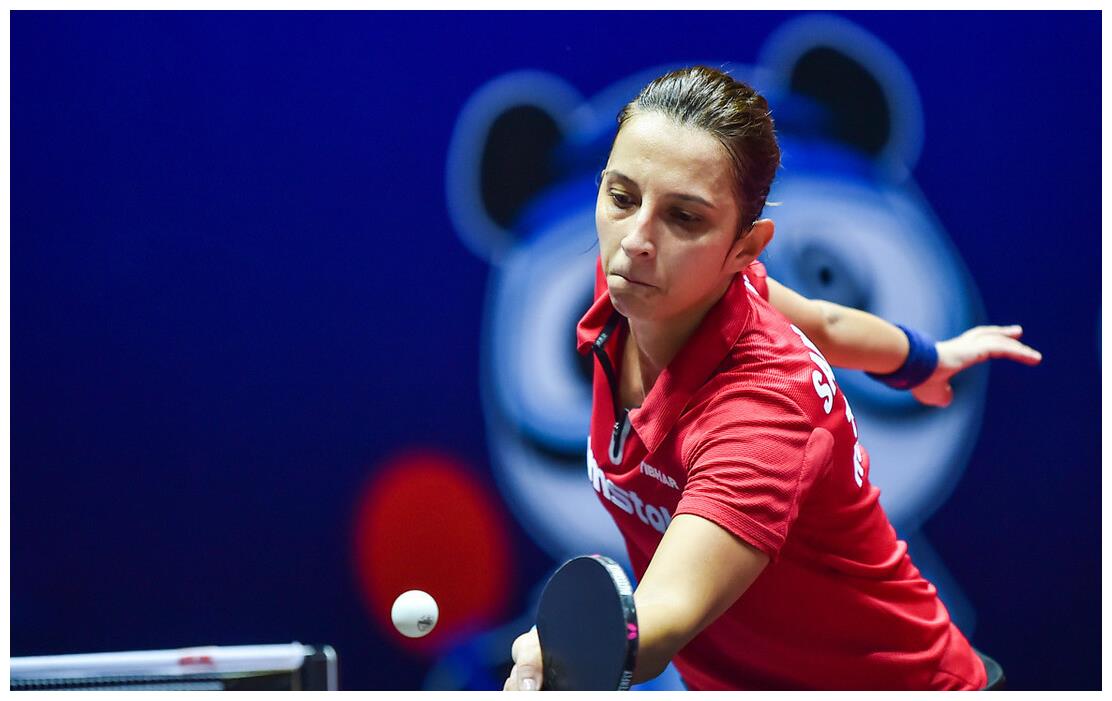 决胜场涂料队派出了发球机器加藤美优迎战名古屋的萨马拉,结果萨马拉