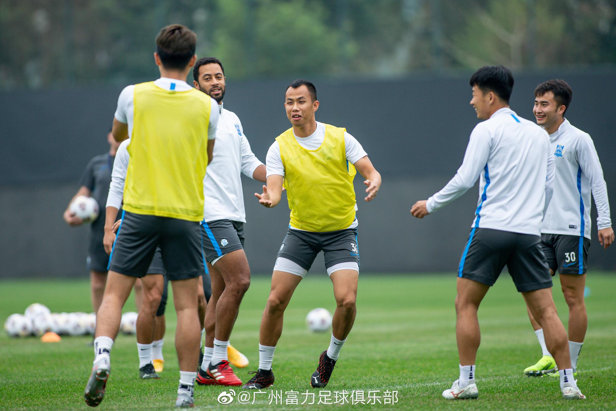 2021赛季中超联赛即将开始,广州城足球队进行最后的备战_高清图集