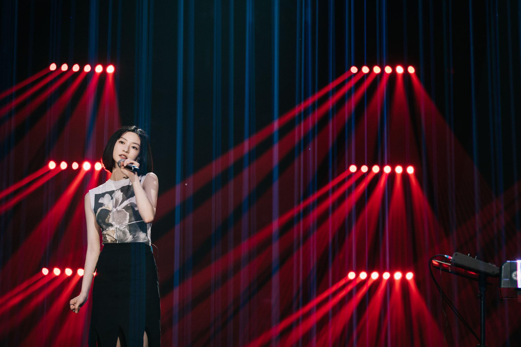 歌手马吟吟搭档corsak胡梦周首献热歌溯