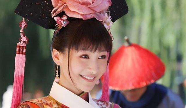 甄嬛传:甄嬛至死都不知,安陵容入宫时为何要摸一下自己的头饰?