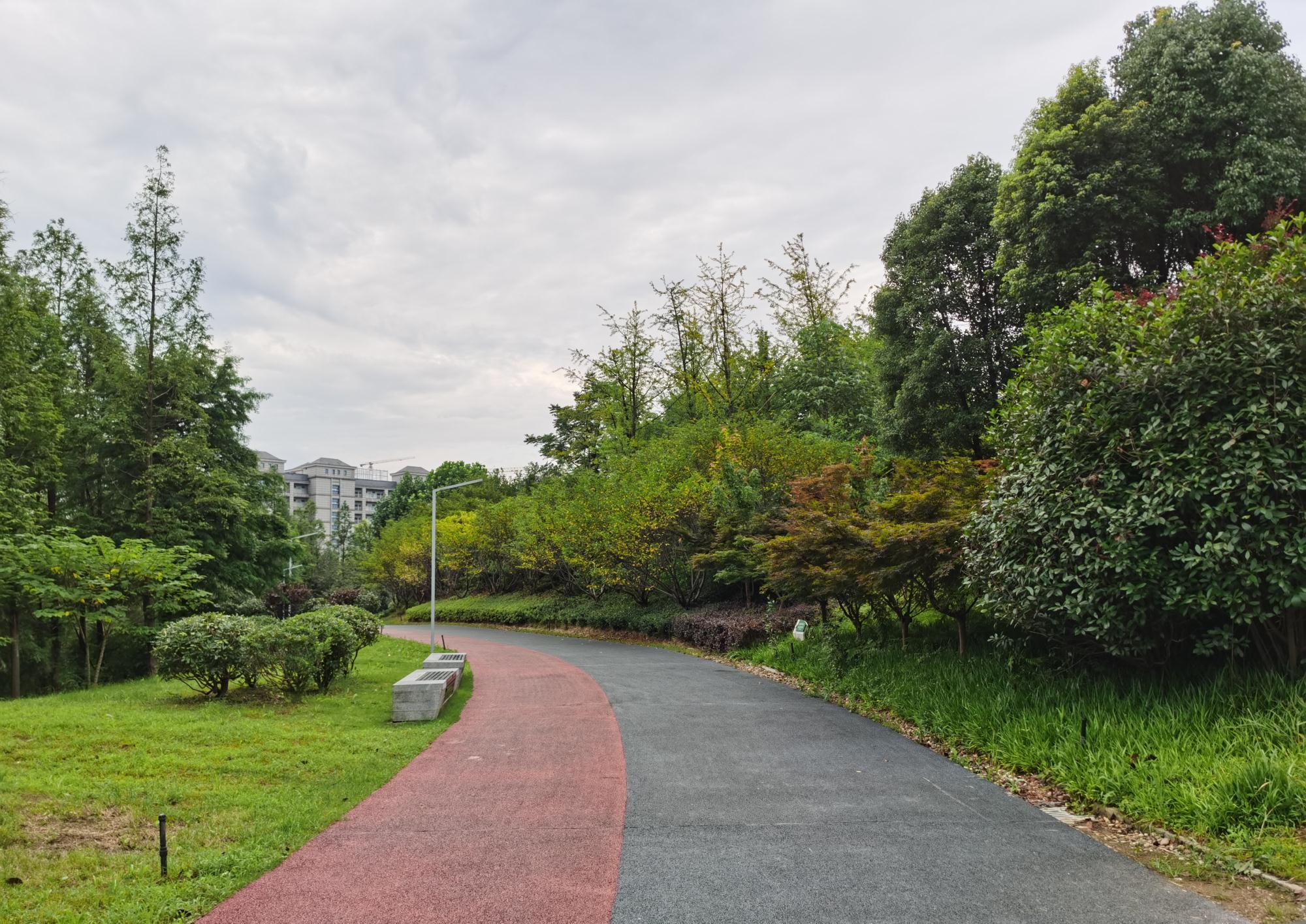 长沙第二山体公园,有点名不副实,不过湖区景色却比梅溪湖还美