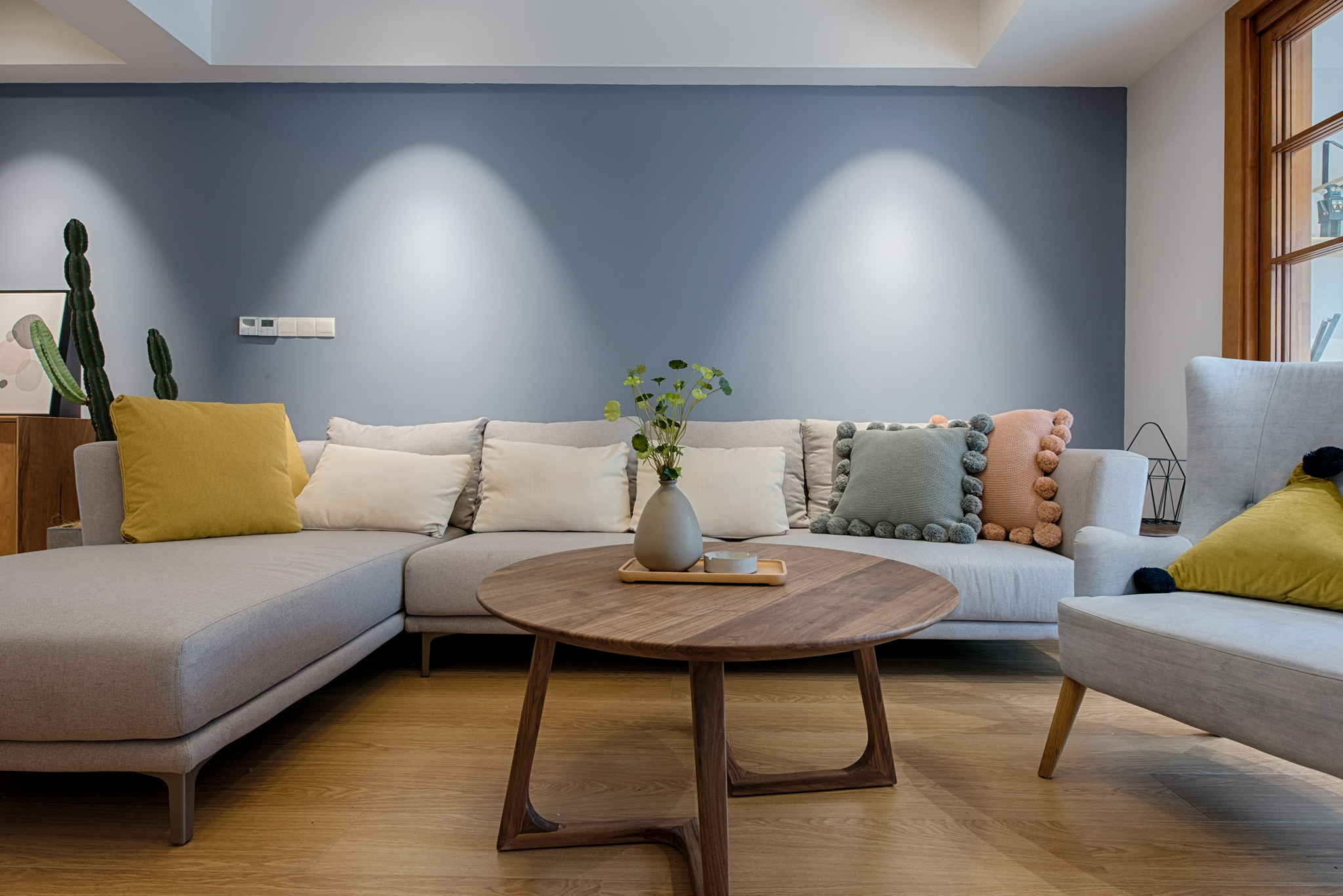 134㎡北欧跃层,高级又耐看的雾霾蓝,温润有质感的原木色