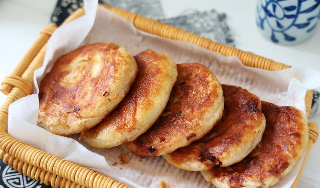牛肉饼这样做太香了,层次多又酥脆,牛肉鲜嫩多汁,家人都说好吃|牛肉饼