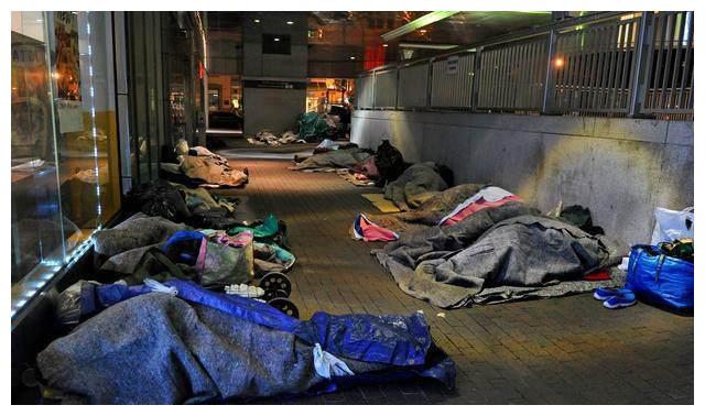 外国的月亮比较圆看看美国流浪汉一条街生活艰难到无法想象