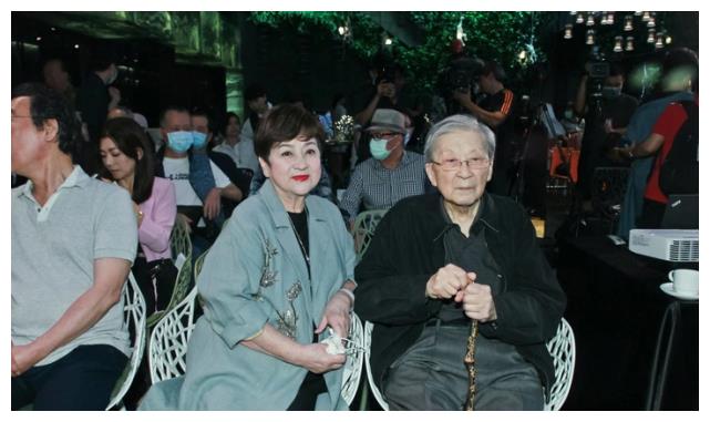 著名导演李行心脏衰竭病逝最后露面曝光琼瑶痛悼甄珍泣不成声