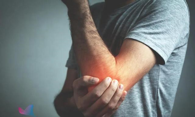 不小心磕到手肘为什么会麻到没知觉原因并不简单