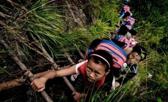 四川凉山被资助6个亿的悬崖村,就修了一条铁梯路?休闲区蓝鸢梦想 - Www.slyday.coM 四川凉山被资助6个亿的悬崖村,就修了一条铁梯路?休闲区蓝鸢梦想 - Www.slyday.coM